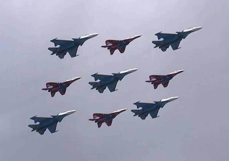 Η «αφρόκρεμα» της ρωσικής αεροπορίας στις πρόβες για την παρέλαση της V-Day (βίντεο)